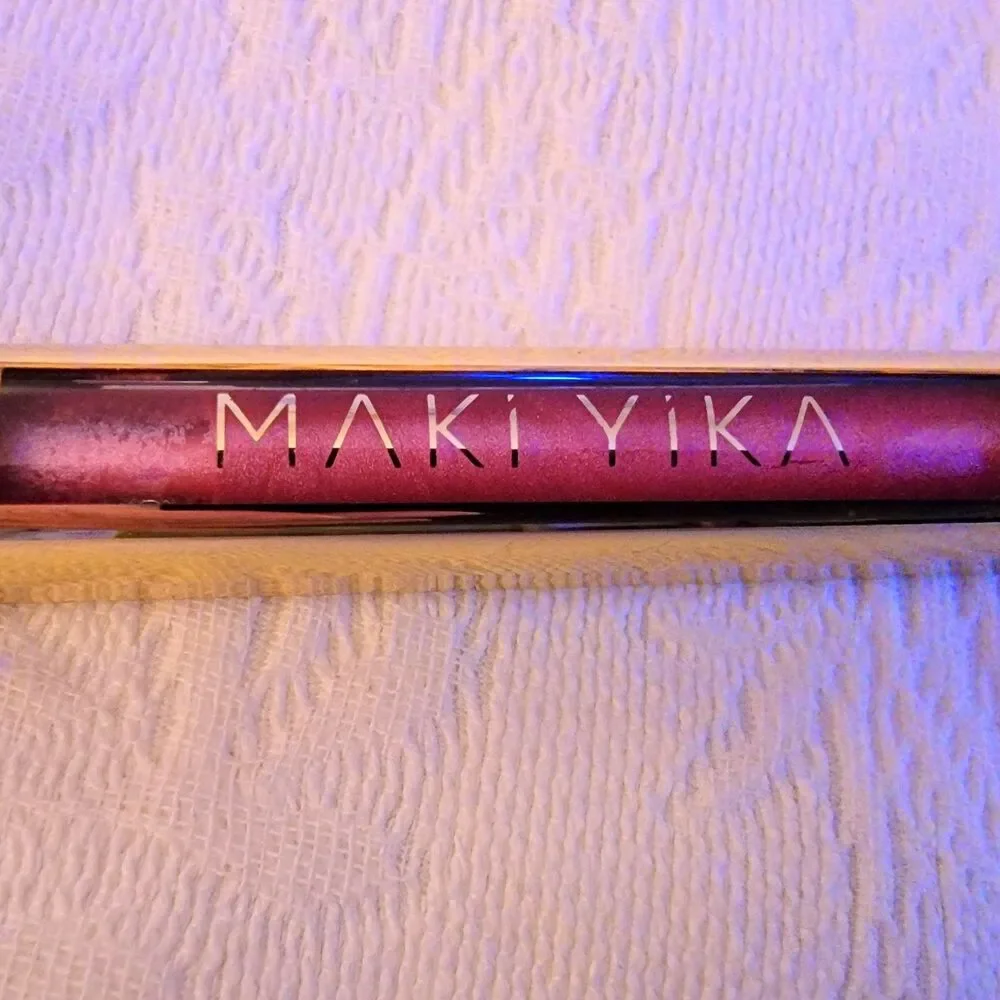 MAKI YIKA Pink Lipstick Metallic Liquid Waterproof Lip Gloss BR013 First Love